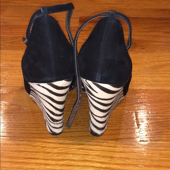 Levity Black suede wedge heel with zebra print - Picture 3 of 4